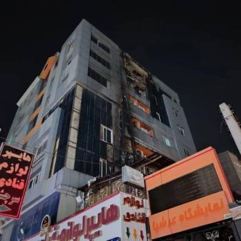 اطفا آتش سوزی دو واحد مسکونی در کوی آزادگان بندرعباس علت حریق در دست بررسی می باشد